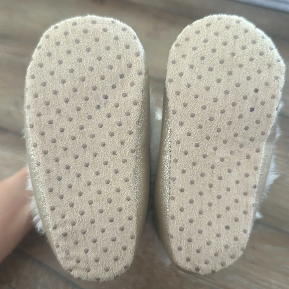 OLD NAVY Baby Girl Gold sparkly Boots w white Faux Fur size 18-24 Months